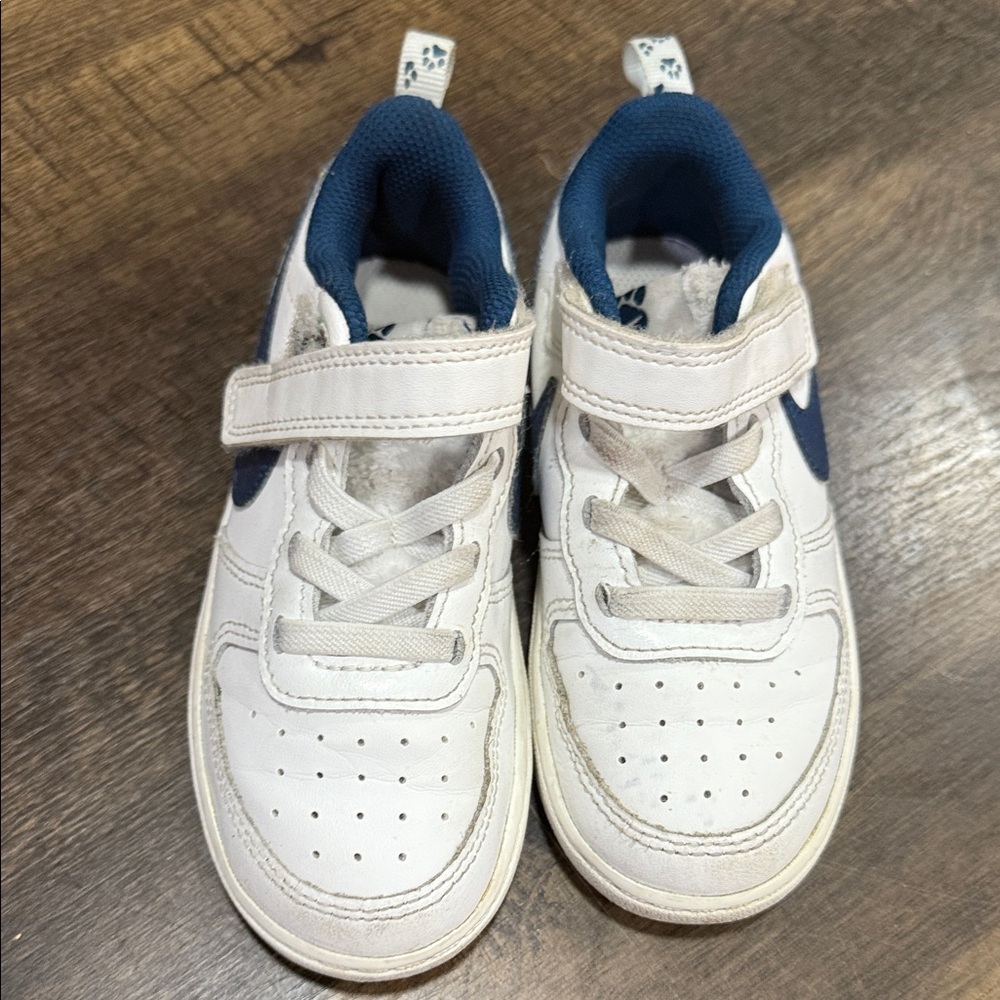 Kids Nike White and Blue Sneakers 9c